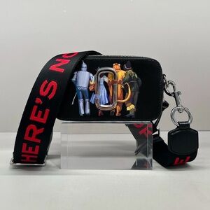 MARC JACOBS WIZARD OF OZ
"FRIENDS" SNAPSHOT